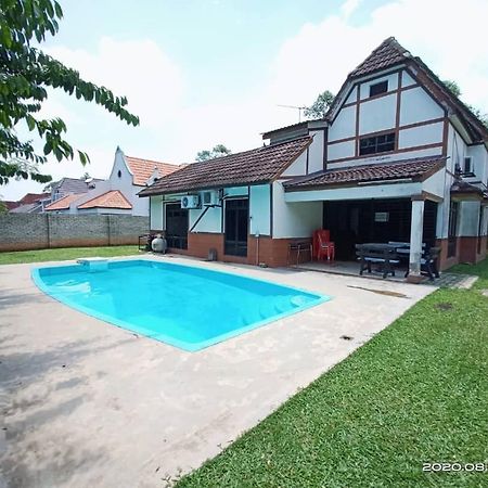 Villa With Private Swimming Pool Malacca Ngoại thất bức ảnh