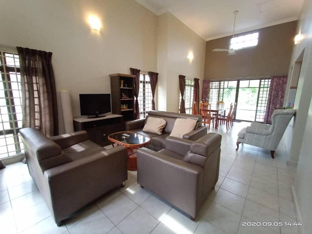 Villa With Private Swimming Pool Malacca Ngoại thất bức ảnh